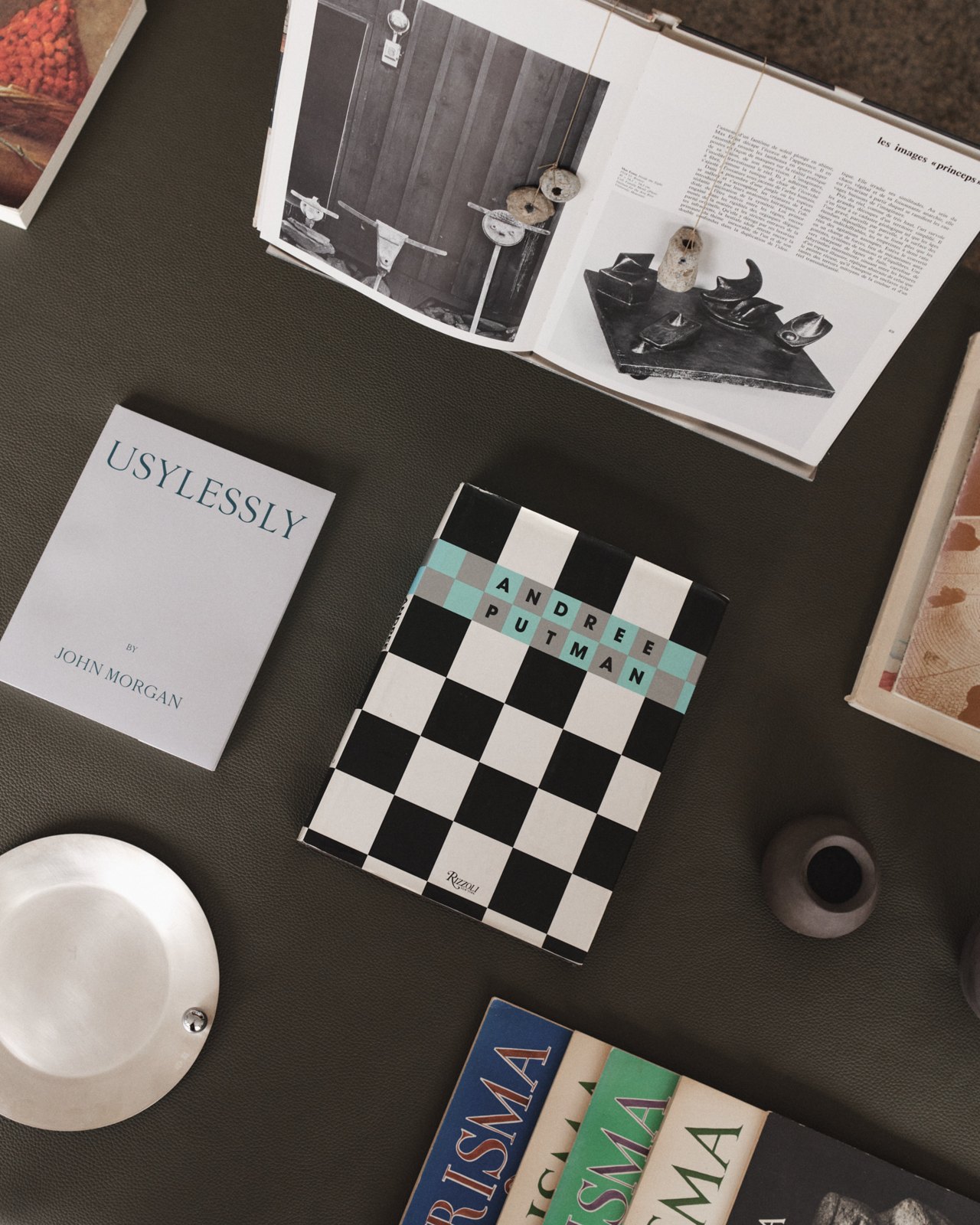Books on the table, Display / Displayed