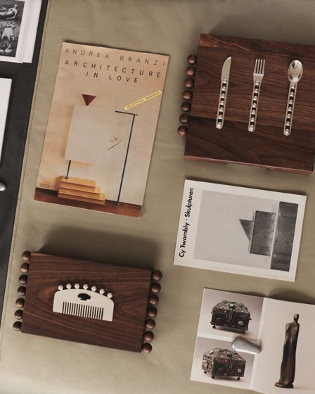 Display / Displayed, the book selection